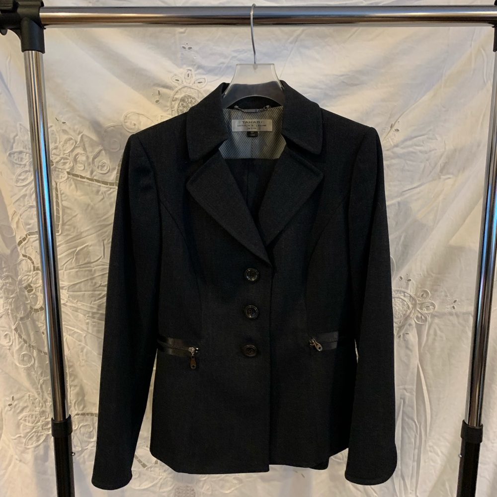 Black 2 piece Tahari suit by Arthur Levine                   Size 6P